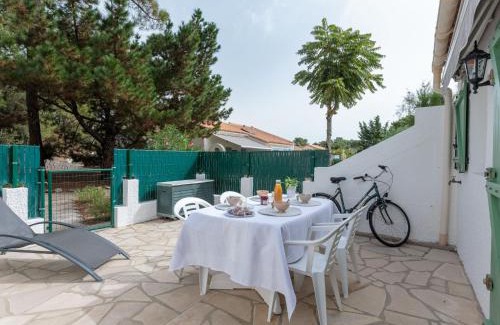 Les Mathes House | Holiday Home Les Maisons de l'Océan-2 by Interhome