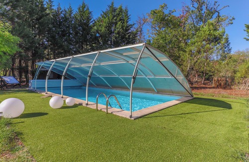 Trensacq House | Holiday Home 'Les Maisons Des Houssats' with Shared Pool, Private Terrace and Wi-Fi