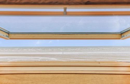 Quineville House | Holiday Home Les pieds dans l'eau by Interhome