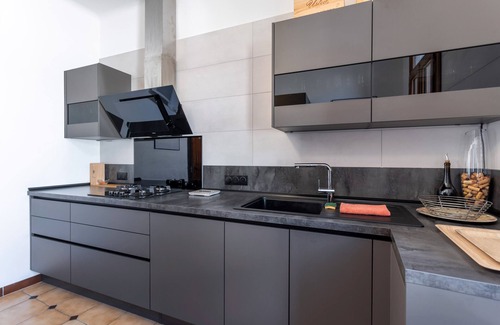 Villemolaque House | Holiday Home 'Lina' with Private Terrace, Wi-Fi and Air Conditioning