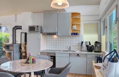 Harlesiel House | Holiday Home 'Lotte' with Sea View, Private Terrace and Wi-Fi