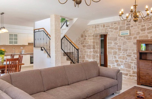 Loviste House | Holiday Home Lovište-Three Bedroom Holiday Home with Pool and Sea View