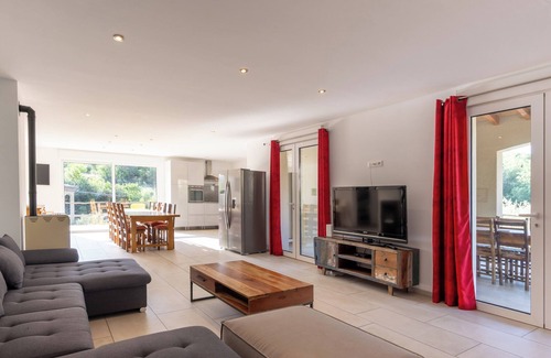 Les Salelles House | Holiday Home 'Luminières 2' with Mountain View, Wi-Fi and Air Conditioning