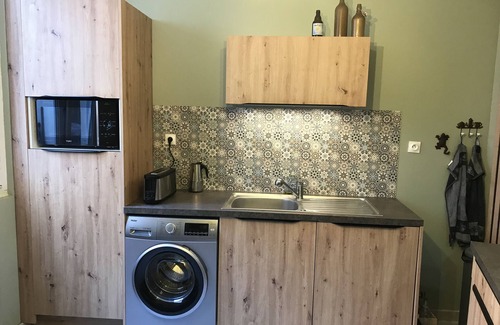 Boulogne-sur-Mer House | Holiday Home 'Maison Familiale Proche Mer' with Private Terrace and Wi-Fi