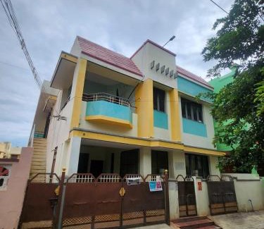 Madurai House | Holiday Home Madurai Bharathi Nagar - FF