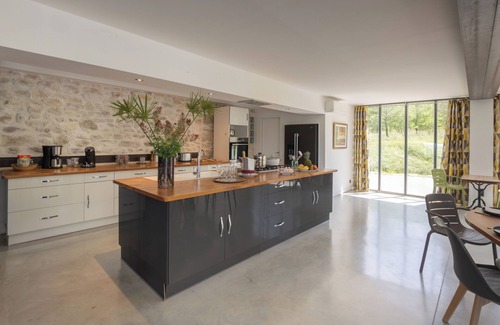 La Touche House | Holiday Home 'Magnifique' with Mountain View, Wi-Fi and Air Conditioning