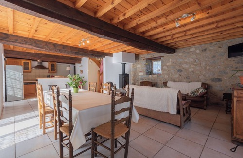 Arcizans-Avant House | Holiday Home 'Maison Anthian' with Private Terrace, Private Garden and Wi-Fi