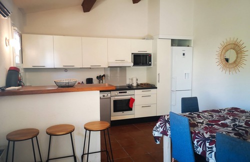 Plage de la Garonnette House | Holiday Home 'Maison A 130m De La Plage' with Shared Pool, Wi-Fi and Air Conditioning