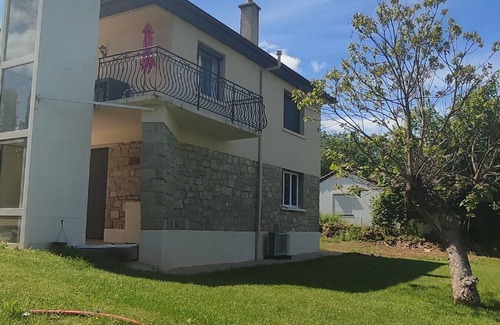 La Rouquette House | Holiday Home 'Maison De Charme La Campagne' with Balcony, Wi-Fi and Air Conditioning