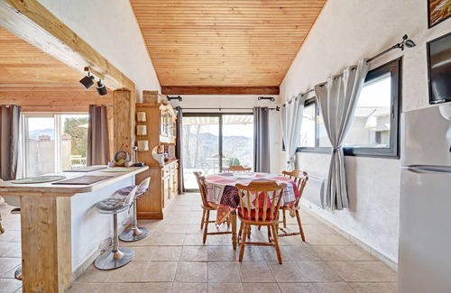 Saint-Girons House | Holiday Home "Maisonnette à la Campagne Ariège" with Shared Garden