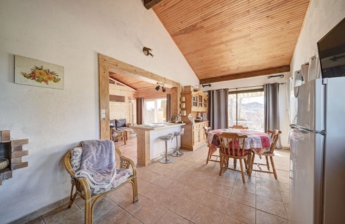Saint-Girons House | Holiday Home "Maisonnette à la Campagne Ariège" with Shared Garden
