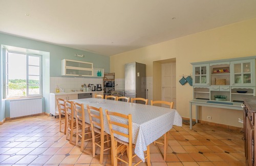 Sainte Gemme House | Holiday Home 'Maison De Vacances Avec Piscine' with Private Pool, Private Terrace and Wi-Fi