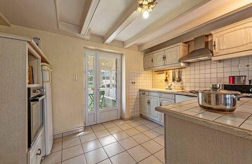 Morgat House | Holiday Home 'Maison 15pers 300m De La Plage' with Private Terrace, Private Garden and Wi-Fi
