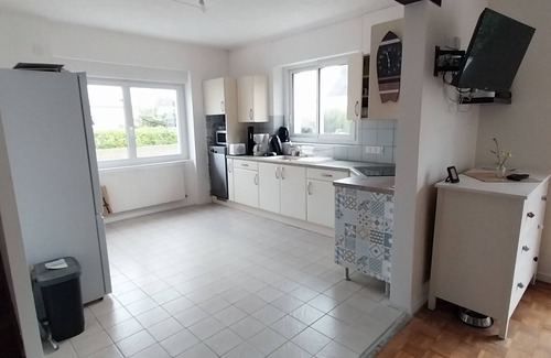 Penmarch House | Holiday Home 'Maison 8 Pers 1km De La Plage' with Private Garden and Wi-Fi