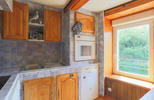 Plouezec House | Holiday Home 'Maison Bateau' with Shared Terrace and Air Conditioning