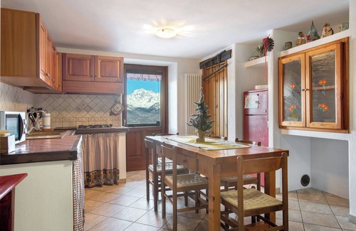Gressan House | Holiday Home 'Maison Cerise' with Mountain View, Private Garden and Wi-Fi