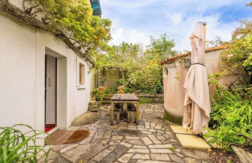 Pornic House | Holiday Home 'Maison De Charme - 400m Plage' with Private Terrace, Private Garden and Wi-Fi