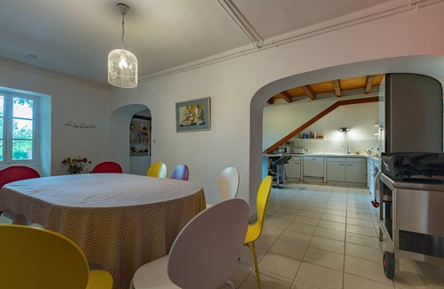 Roynac House | Holiday Home 'Maison De Campagne Au Calme' with Mountain View, Private Pool and Wi-Fi