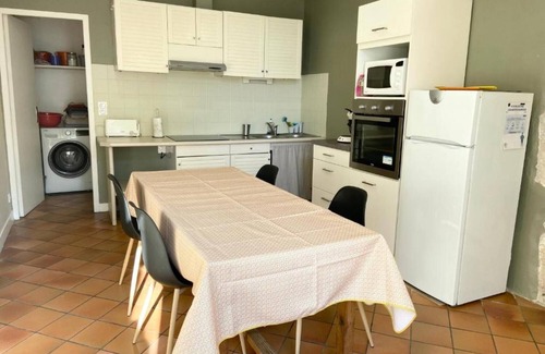 Rions House | Holiday Home 'Maison De Campagne' with Private Terrace, Shared Garden and Wi-Fi