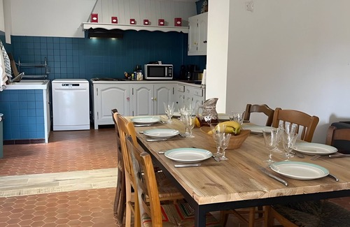 Poggiolo House | Holiday Home 'Maison De Jeannette' with Mountain View, Private Terrace and Wi-Fi