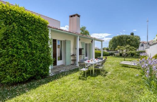 Vaux-sur-Mer House | Holiday Home Maison Pasteur by Interhome