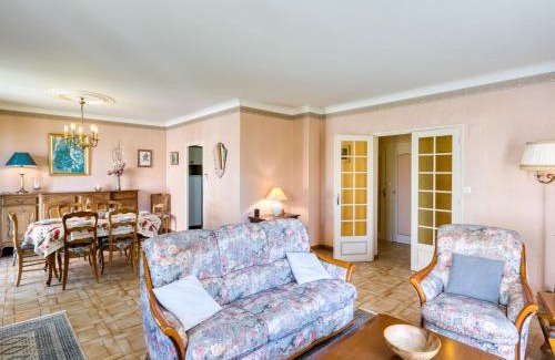 Vaux-sur-Mer House | Holiday Home Maison Pasteur by Interhome
