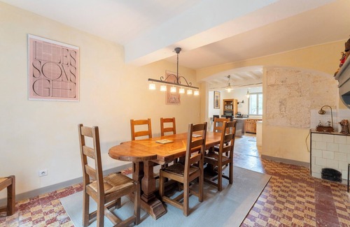 Manduel House | Holiday Home 'Maison Gisèle À Manduel' with Private Terrace, Private Garden and Wi-Fi