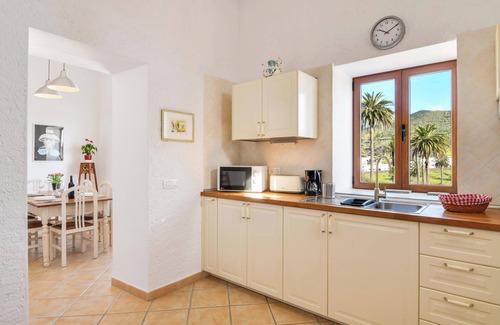 Haria House | Holiday Home ‘Maria Dolores’ with Mountain View, Wi-Fi, Garden & Terrace