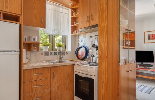 Mazarakata House | Holiday Home 'Marias Charming Mezonet' with Mountain View