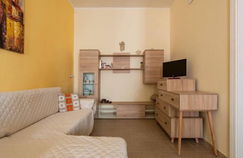 Carloforte House | Holiday Home 'Maristella' with Balcony