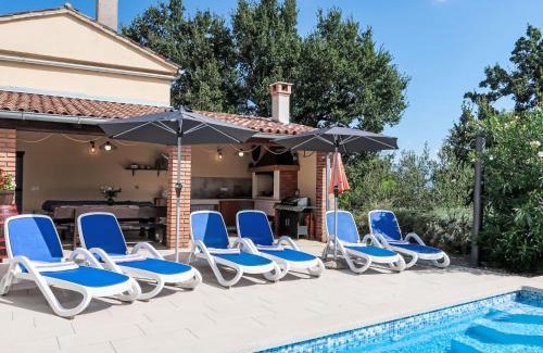 Pican House | Holiday Home Mariva by Interhome