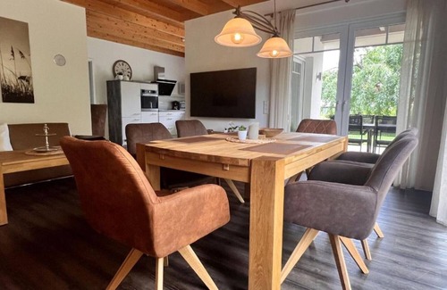 Naumburg House | Holiday Home 'Marlen' with Private Terrace, Private Garden and Wi-Fi