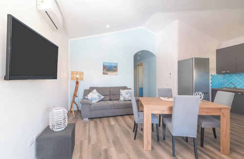 Palau House | Holiday Home 'Mavi Primo Piano' with Private Terrace, Wi-Fi and Air Conditioning