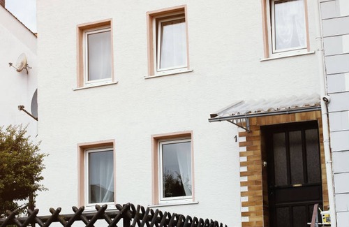 Gosenroth House | Holiday Home 'Mersche' with Private Terrace, Private Garden and Wi-Fi