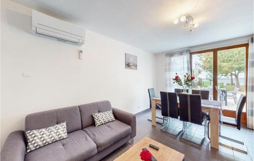 Mesnil-Saint-Pere House | Holiday Home Mesnil St Pere Cottages De Port