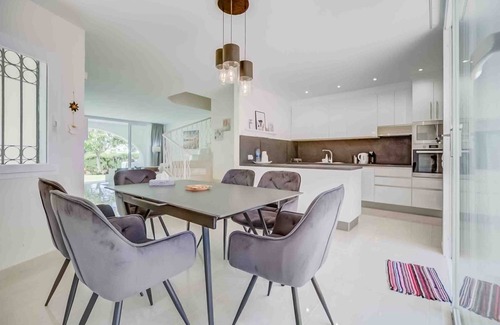 Mijas House | Holiday Home 'Miraflores Resort Luxury' with Sea View, Wi-Fi and Air Conditioning