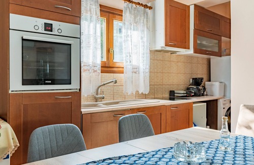 Kapparia House | Holiday Home 'Moraki Apartment 2 Andros' with Private Terrace, Wi-Fi and Air Conditioning