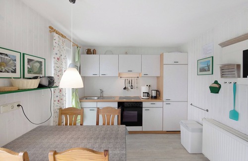 Meschendorf House | Holiday Home 'Möve Aba Bungalow 64' with Private Terrace, Shared Garden and Wi-Fi