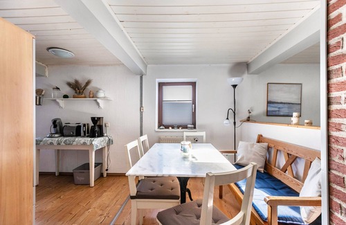 Meldorf House | Holiday Home 'Möwennest Meldorf' with Private Terrace, Private Garden and Wi-Fi