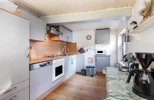Meldorf House | Holiday Home 'Möwennest Meldorf' with Private Terrace, Private Garden and Wi-Fi