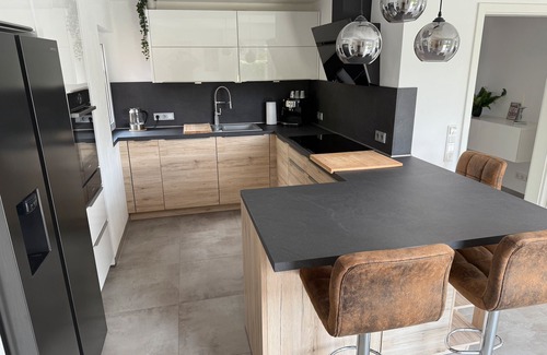 Neuenburg House | Holiday Home 'Neeborg' with Private Terrace, Private Garden and Wi-Fi