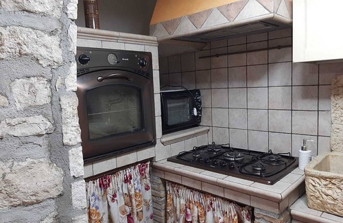 Palombaro House | Holiday Home 'Nel Cuore Della Maiella' with Mountain View, Private Terrace and Wi-Fi