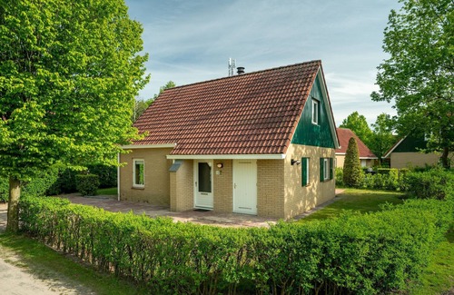 Diessen House | Holiday Home in Brabant with Garden & BBQ