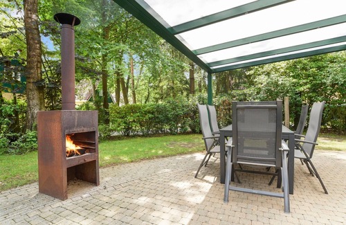 Diessen House | Holiday Home in Brabant with Garden & BBQ