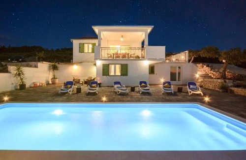 Splitska House | Holiday Home Nono Ante with heated pool