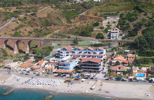 Province of Messina House | Holiday Home 'Oasi Azzurra - Monolocale Standard Plus' with Sea View
