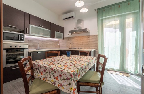Porto Torres House | Holiday Home 'Oikos 58' with Private Terrace, Wi-Fi and Air Conditioning