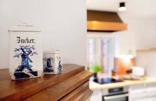 Hellert House | Holiday Home 'Olendeel' with Private Terrace, Private Garden and Wi-Fi