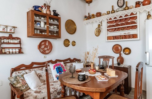 Sifnos House | Holiday Home 'Penny's House' with Mountain View, Wi-Fi and Air Conditioning