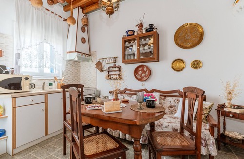 Sifnos House | Holiday Home 'Penny's House' with Mountain View, Wi-Fi and Air Conditioning